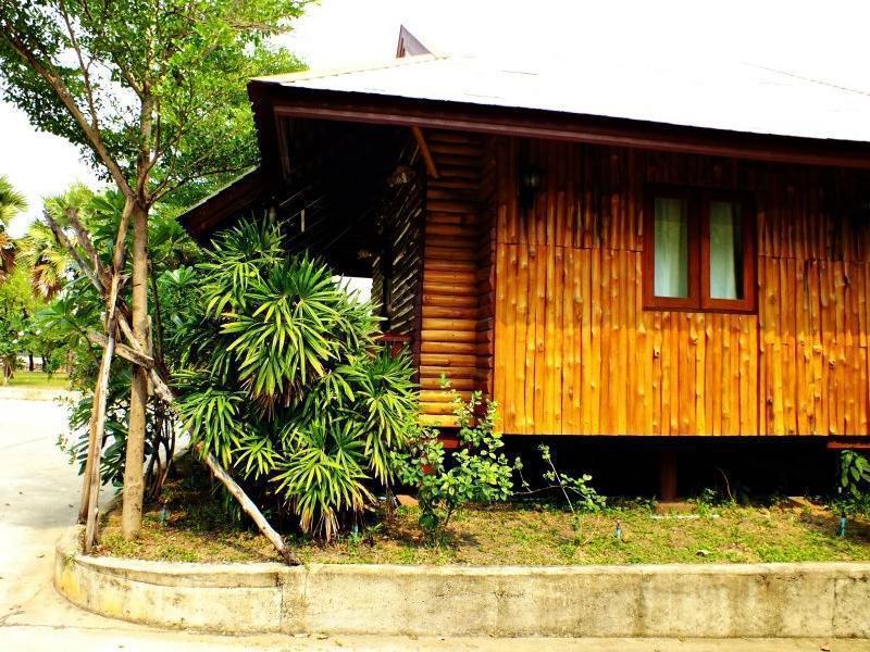 Siam River Resort Chaiyaphum Bagian luar foto
